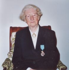 Cousine Helene mit dem Orden